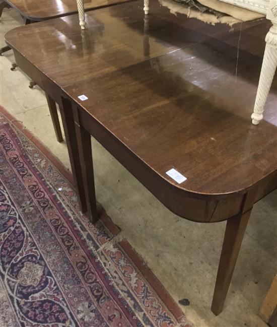 George III mahogany dining table, extends to 6ft 3in. x 3ft 11in. x 2ft 5in(-)